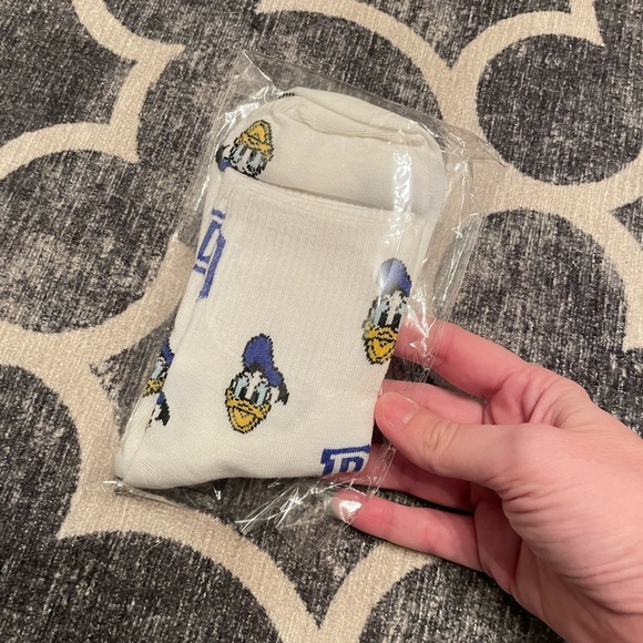 2/$15 Donald Socks Disney World / Disneyland Socks Daisy- Minnie - Sulley Minnie - Picture 2 of 3